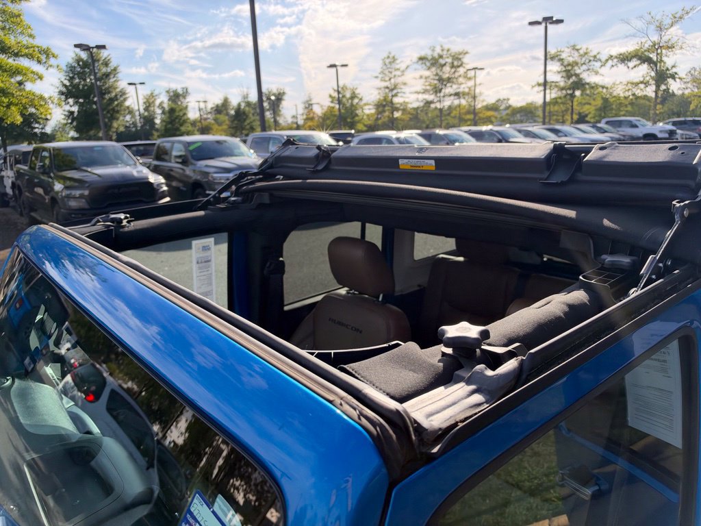 Used 2015 Jeep Wrangler Unlimited Rubicon w/ Connectivity Group AWD/4WD image 29