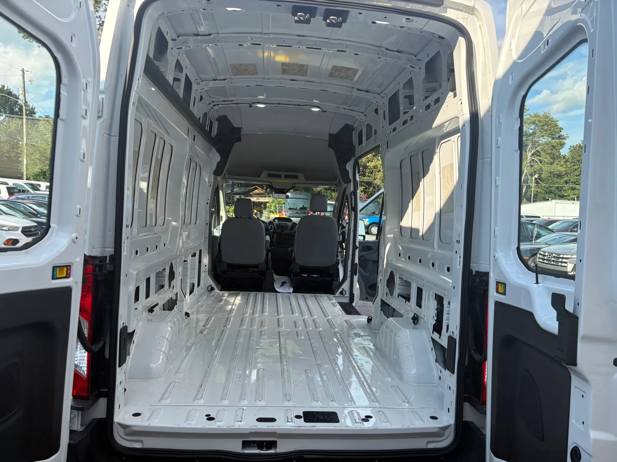 Used 2018 Ford Transit 350 148 High Roof RWD image 18