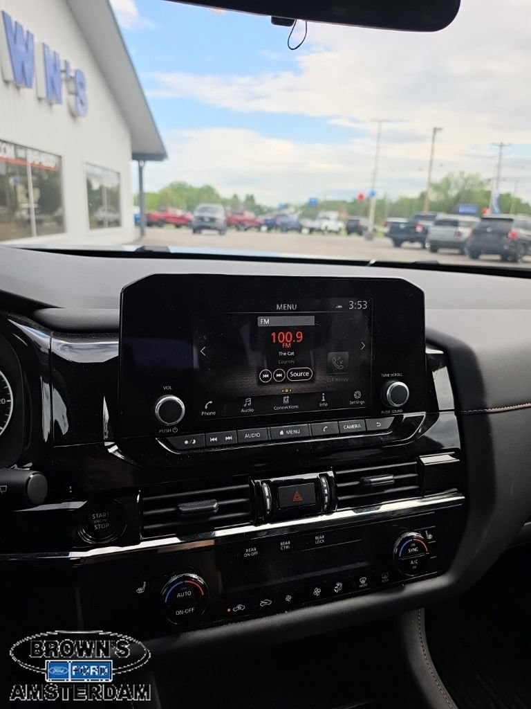 Used 2025 Nissan Pathfinder Rock Creek AWD/4WD image 12