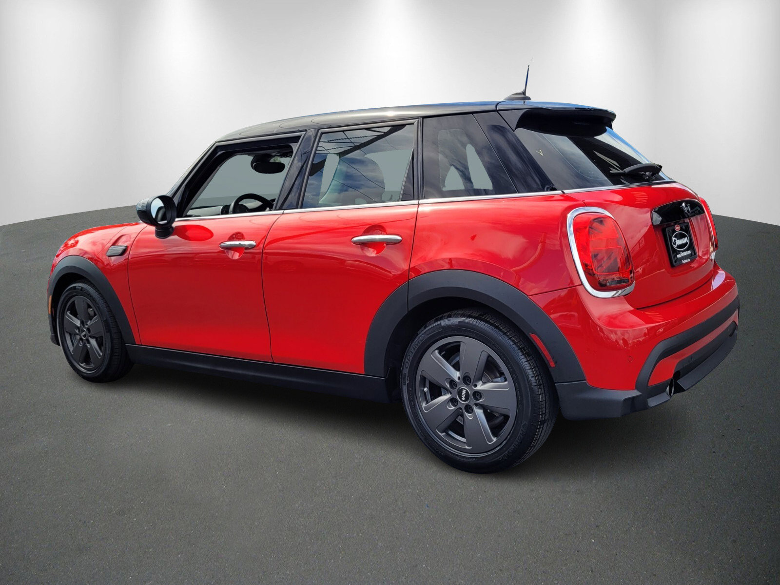 Used 2023 MINI Cooper 4-Door Hardtop image 5