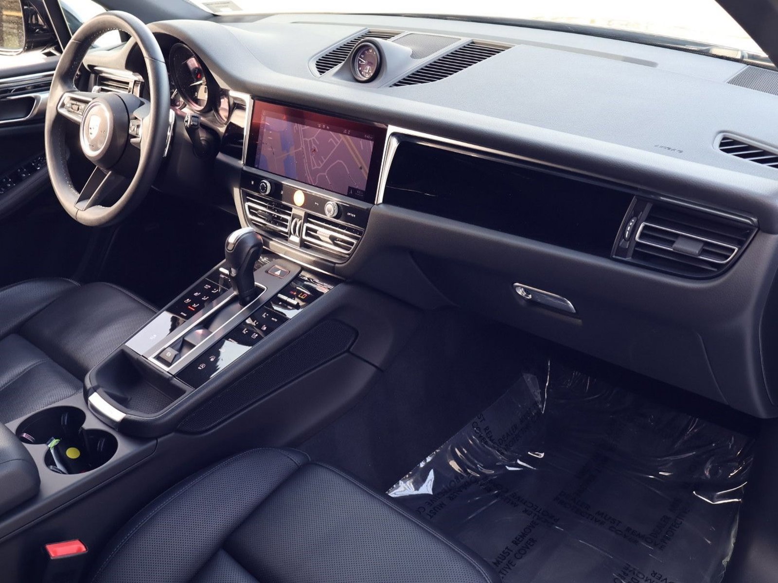 Certified 2024 Porsche Macan image 24