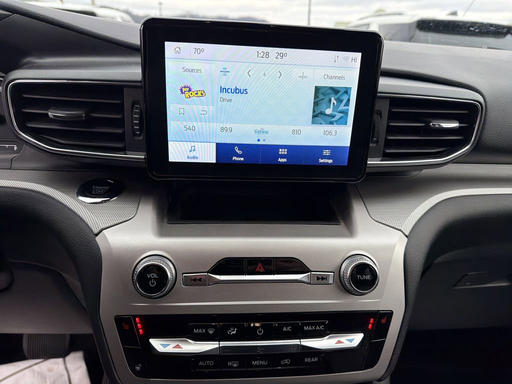 Used 2022 Ford Explorer XLT w/ Equipment Group 202A image 21