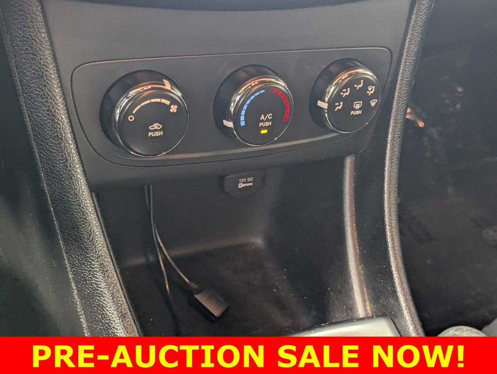 Used 2013 Dodge Avenger SE image 18