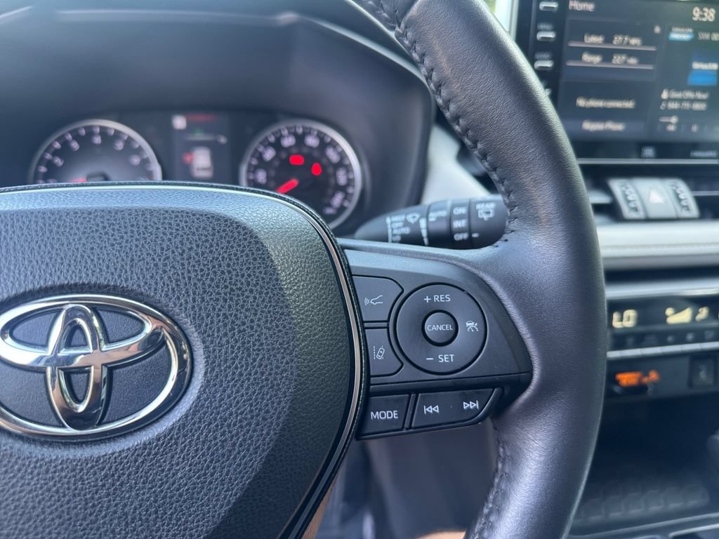 Used 2021 Toyota RAV4 XLE Premium AWD/4WD image 30