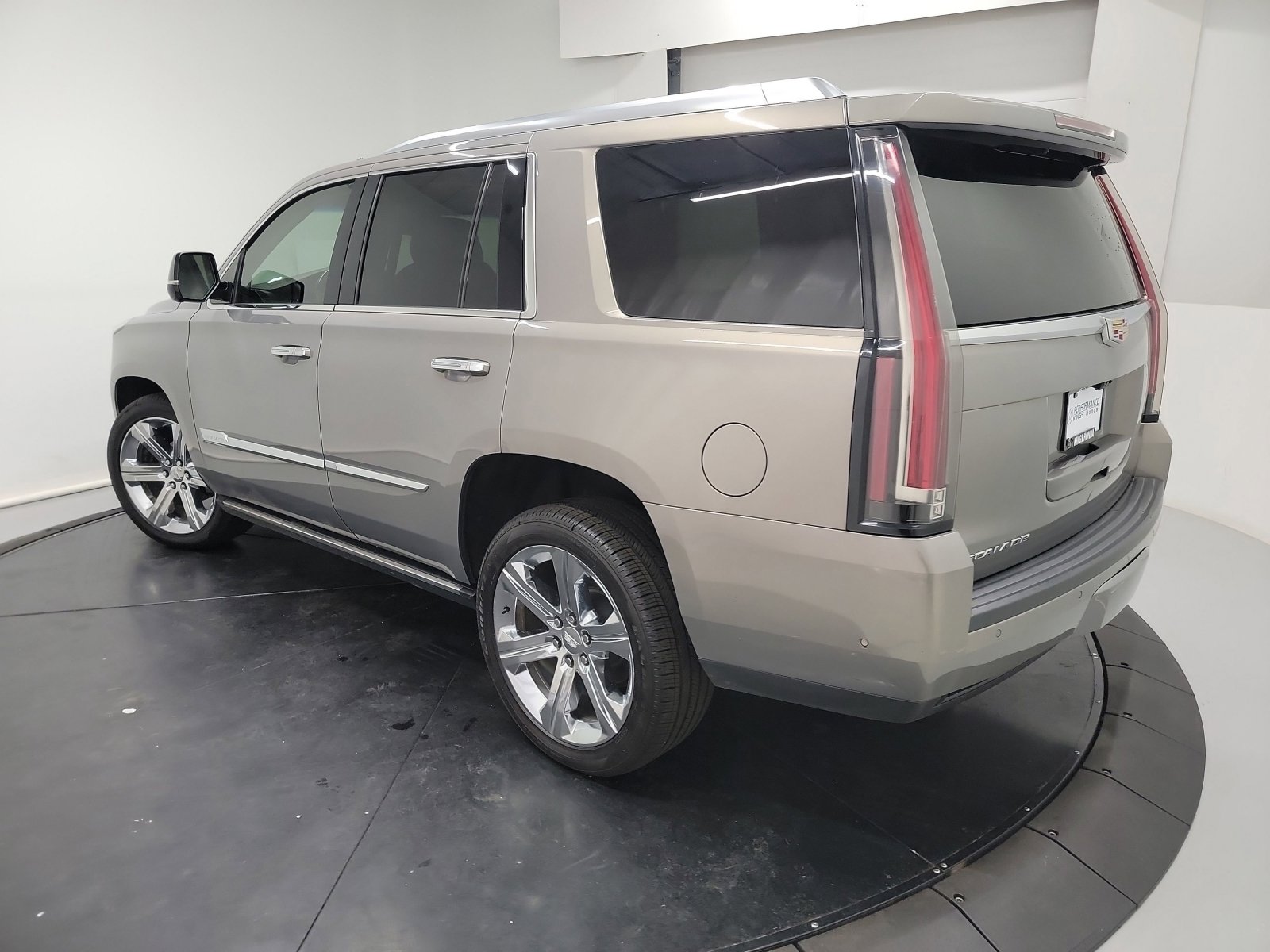 Used 2019 Cadillac Escalade Premium Luxury w/ LPO, Radiant Package image 6