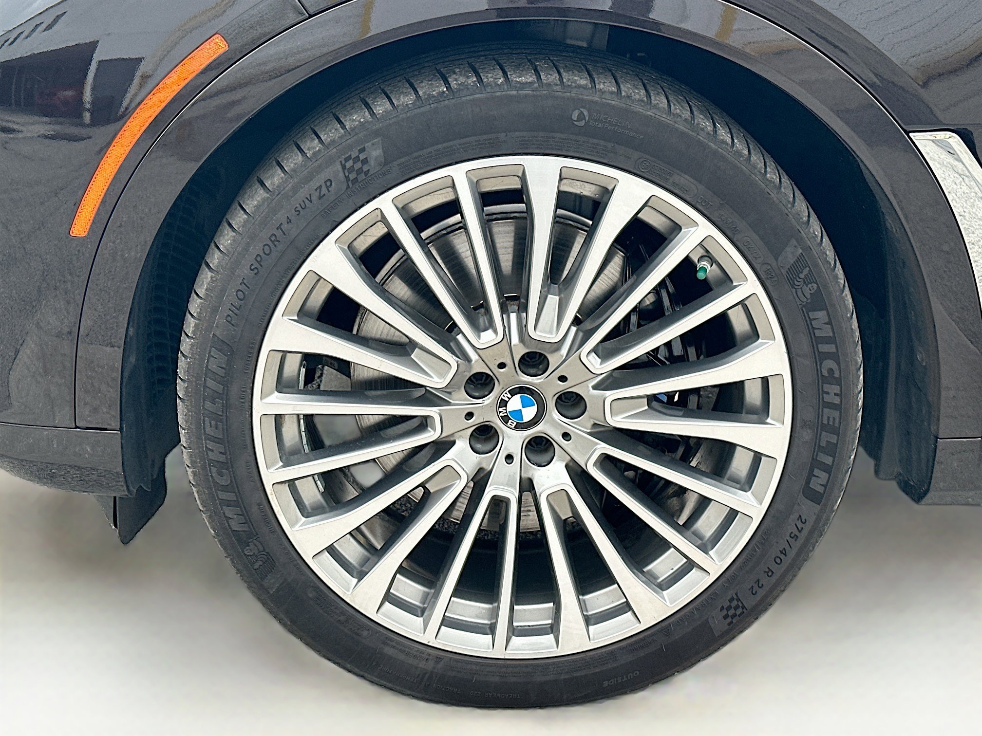 Used 2022 BMW X7 xDrive40i w/ Executive Package image 38