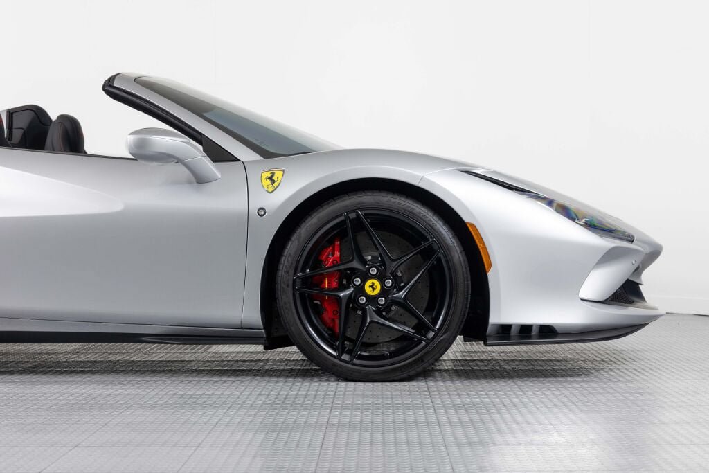 Used 2022 Ferrari F8 Tributo RWD image 22
