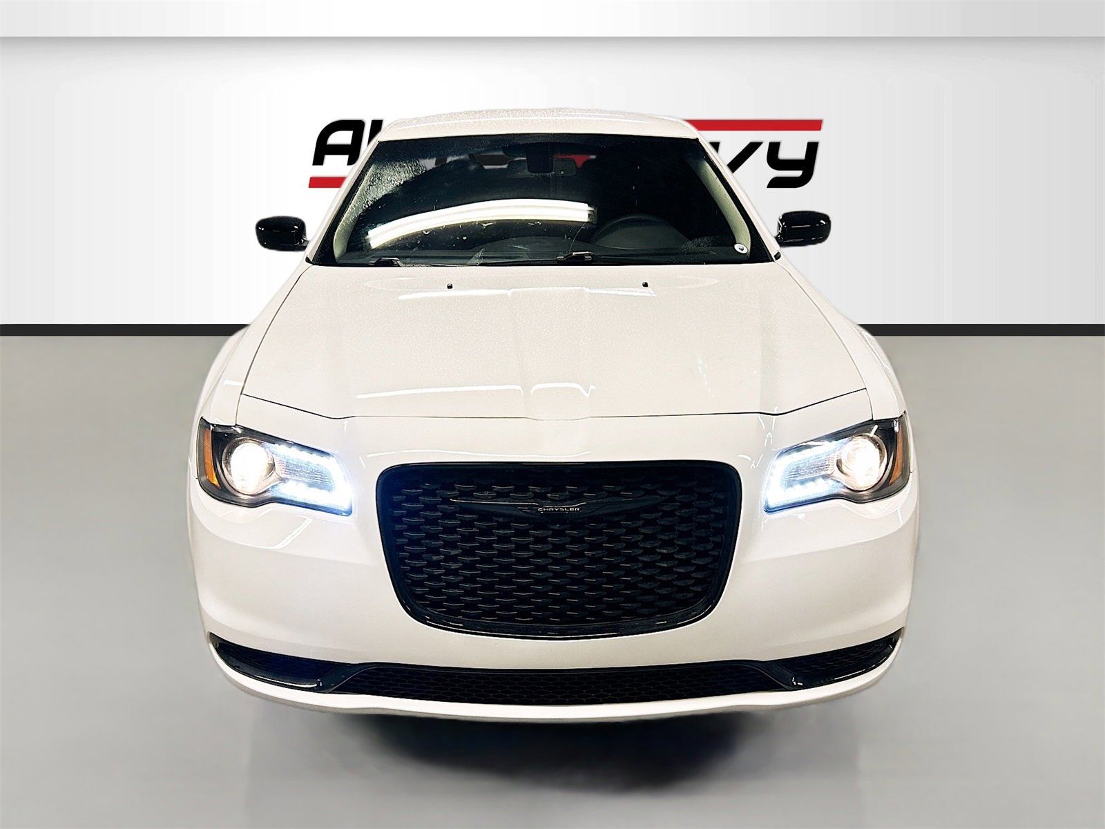 Used 2022 Chrysler 300 Touring w/ Sport Appearance Package image 2