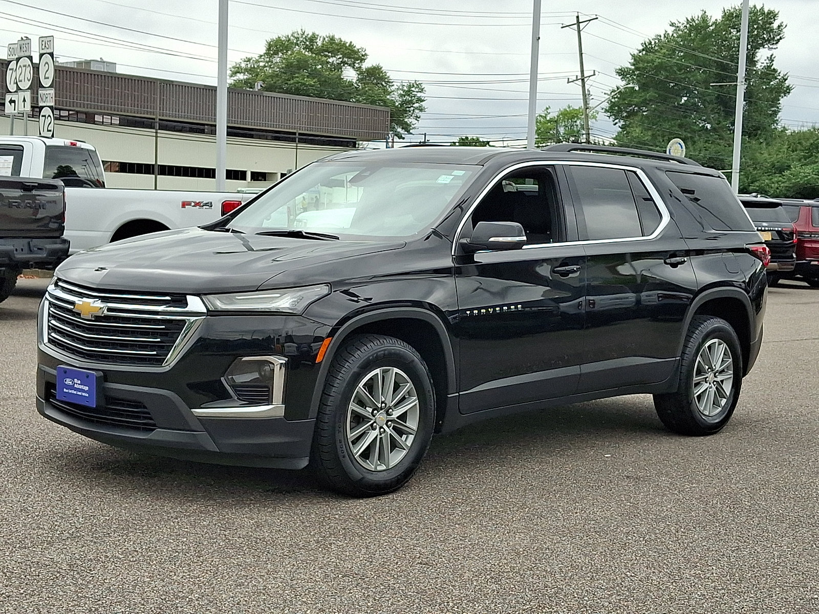 Used 2023 Chevrolet Traverse LT FWD image 5