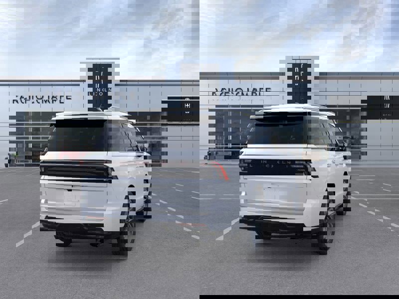 New 2025 Lincoln Navigator Reserve image 8