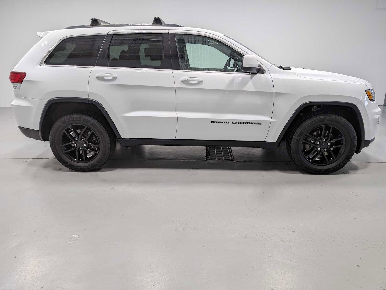 Used 2020 Jeep Grand Cherokee Laredo w/ Laredo X Package image 7