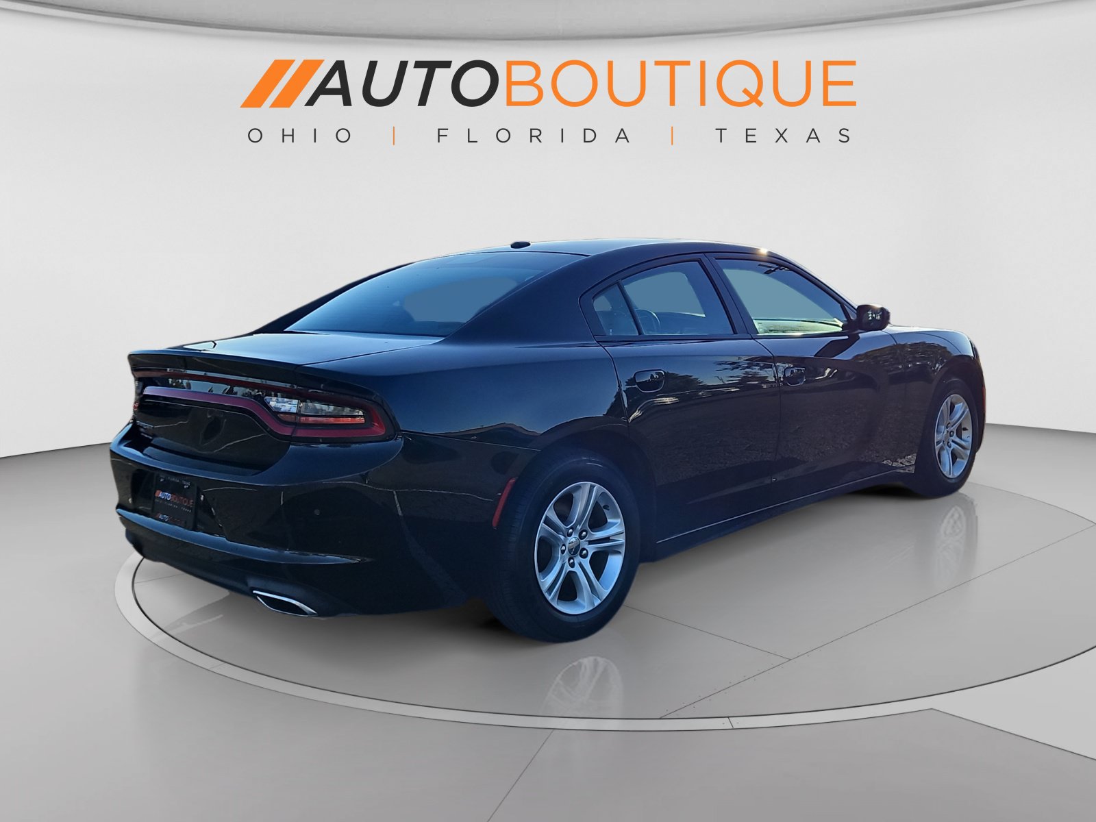 Used 2020 Dodge Charger SXT w/ Leather Interior Group RWD image 5