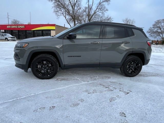 Used 2023 Jeep Compass Altitude image 2