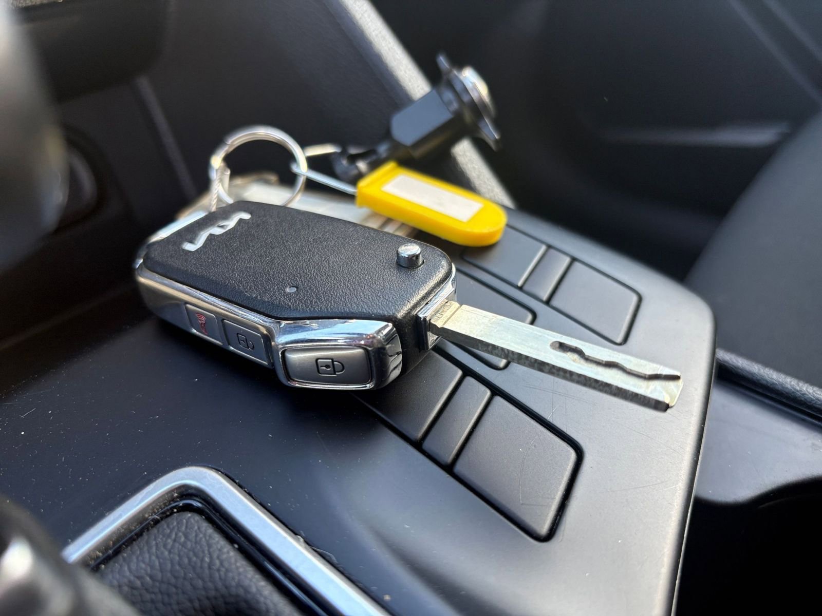 Used 2025 Kia Sportage LX image 21