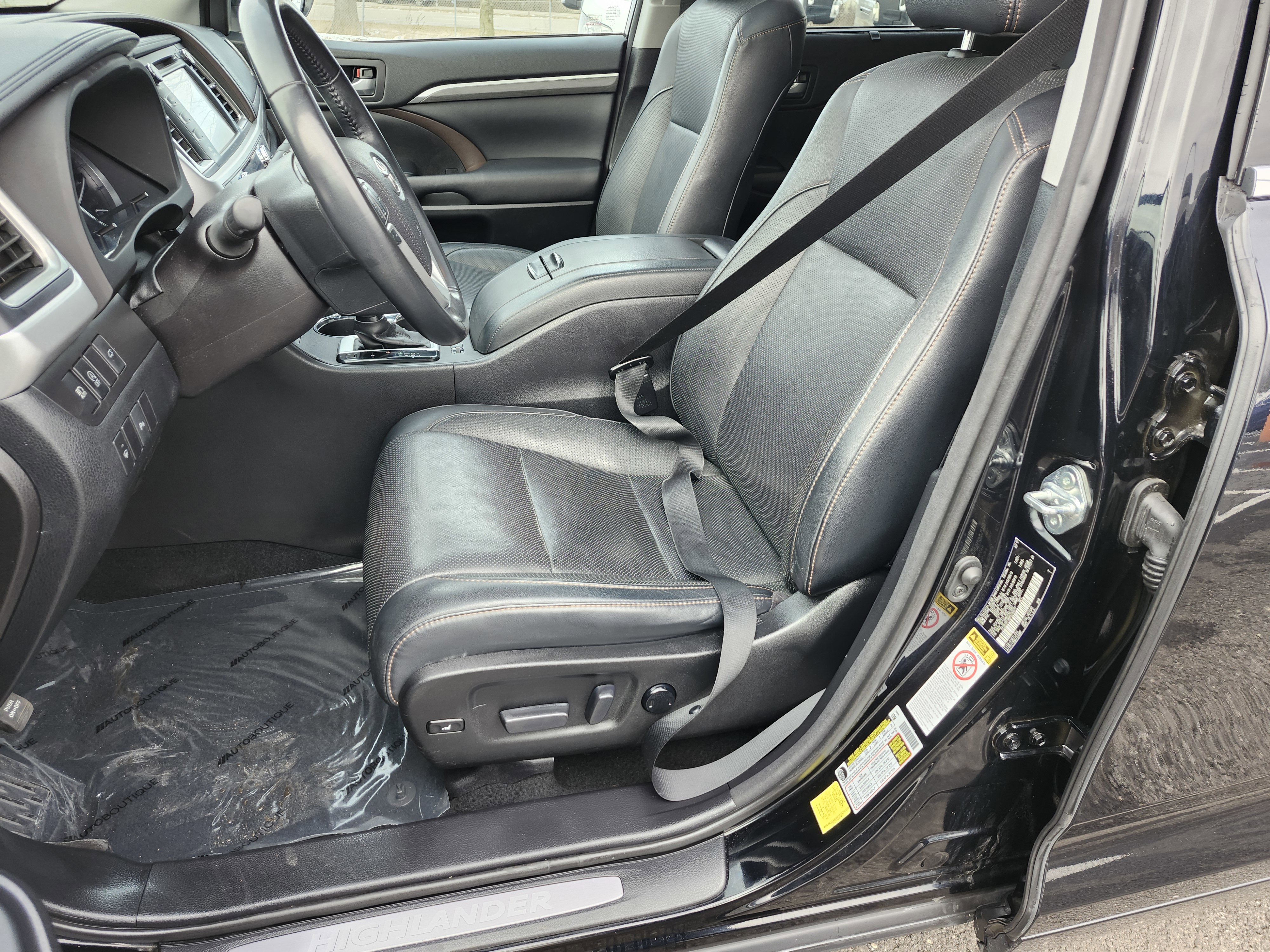 Used 2017 Toyota Highlander Limited image 28