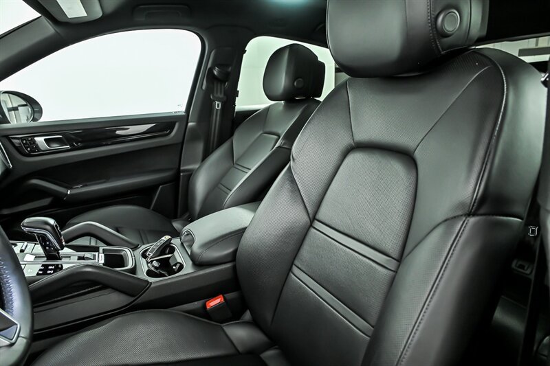 Used 2021 Porsche Cayenne Coupe AWD/4WD image 18
