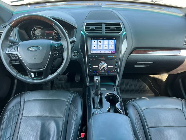 Used 2017 Ford Explorer Platinum AWD/4WD image 2