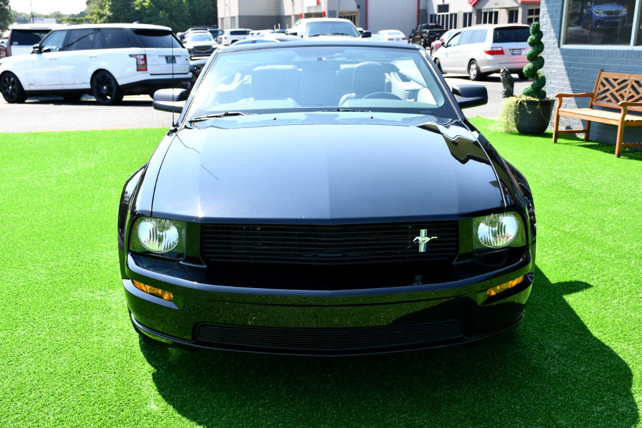 Used 2009 Ford Mustang Convertible image 2