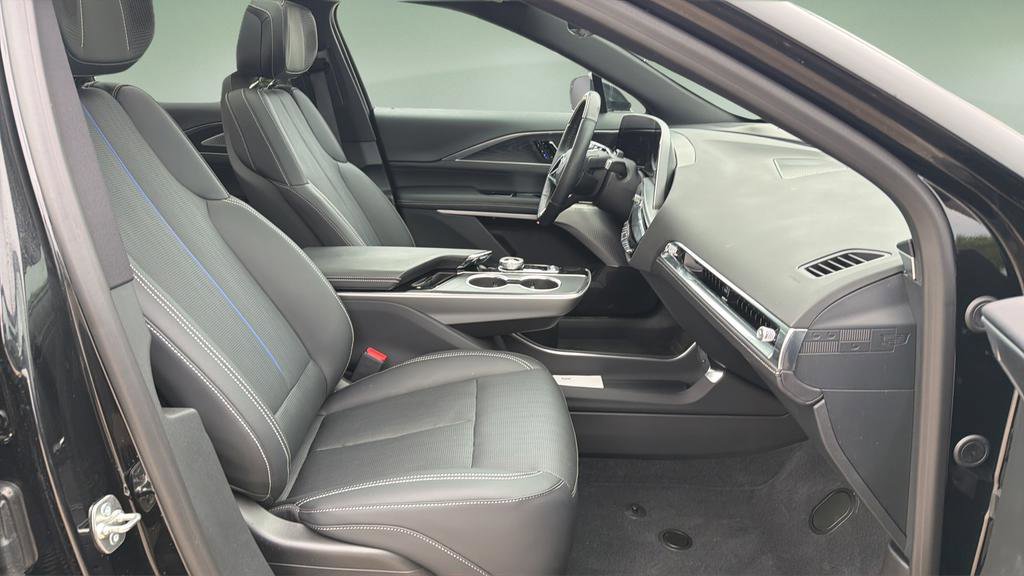 Used 2025 Cadillac Lyriq Sport AWD/4WD image 11