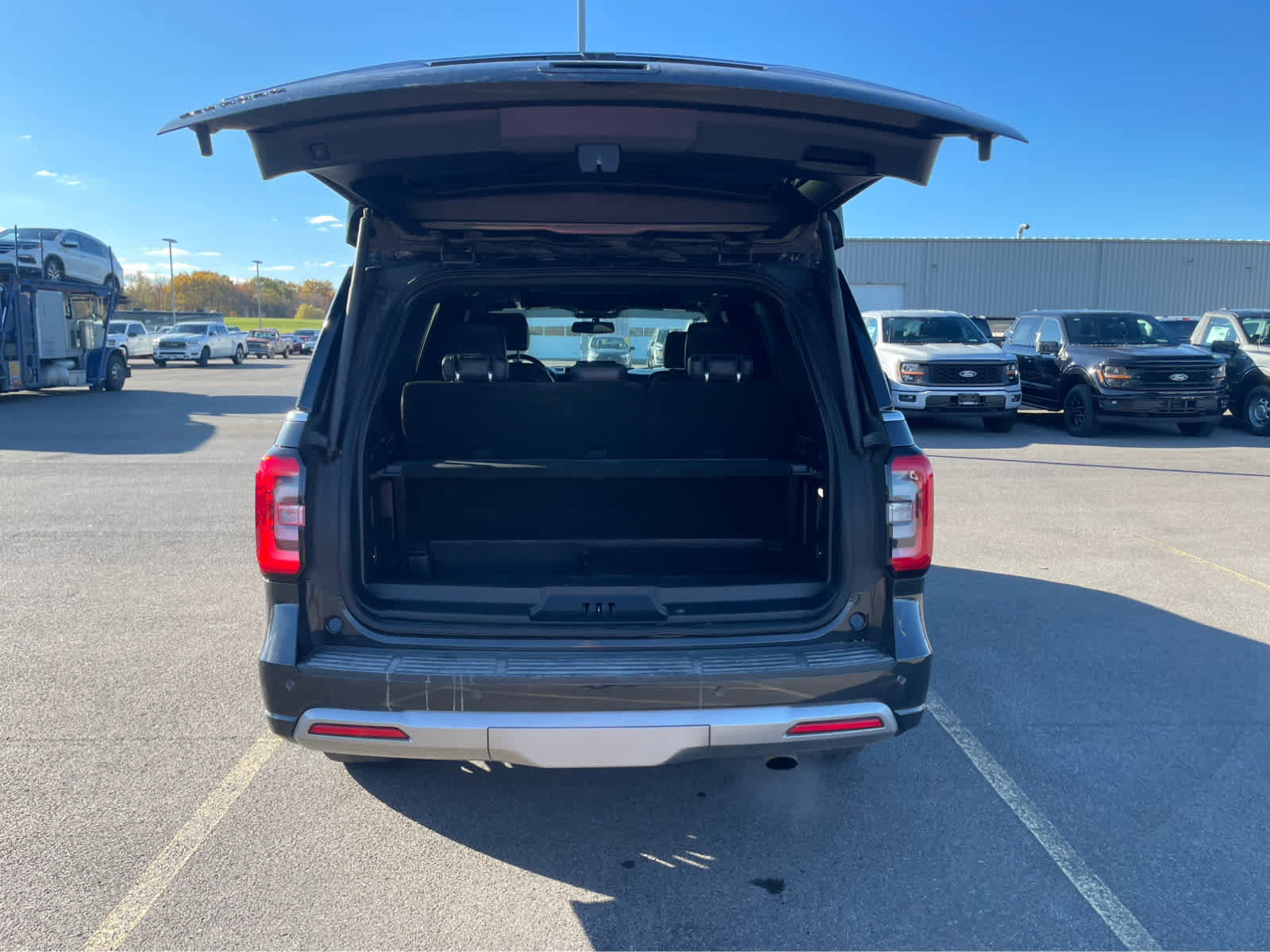 Used 2023 Ford Expedition Platinum image 12