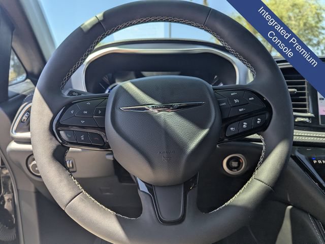 Used 2025 Chrysler Pacifica Premium FWD image 39