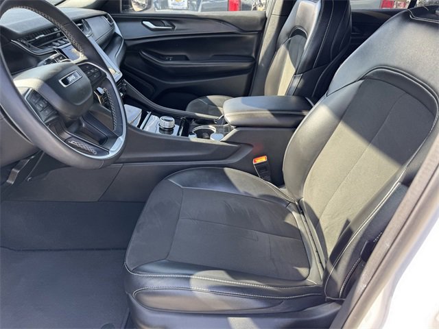 Used 2023 Jeep Grand Cherokee Altitude image 11