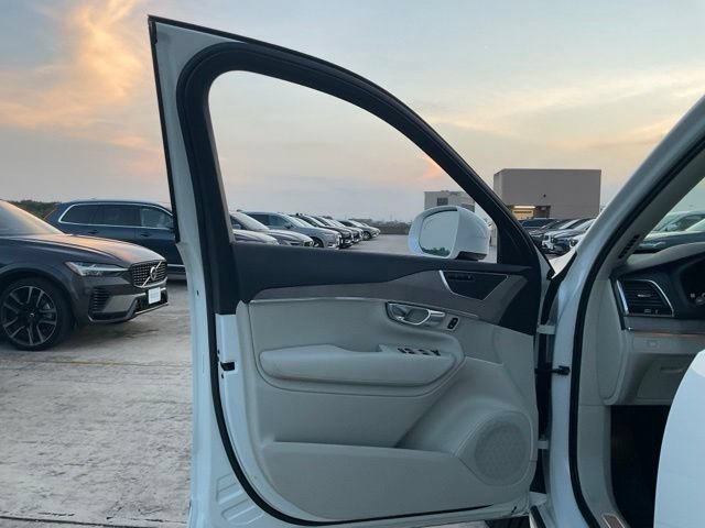 Certified 2023 Volvo XC90 B6 Plus AWD/4WD image 10