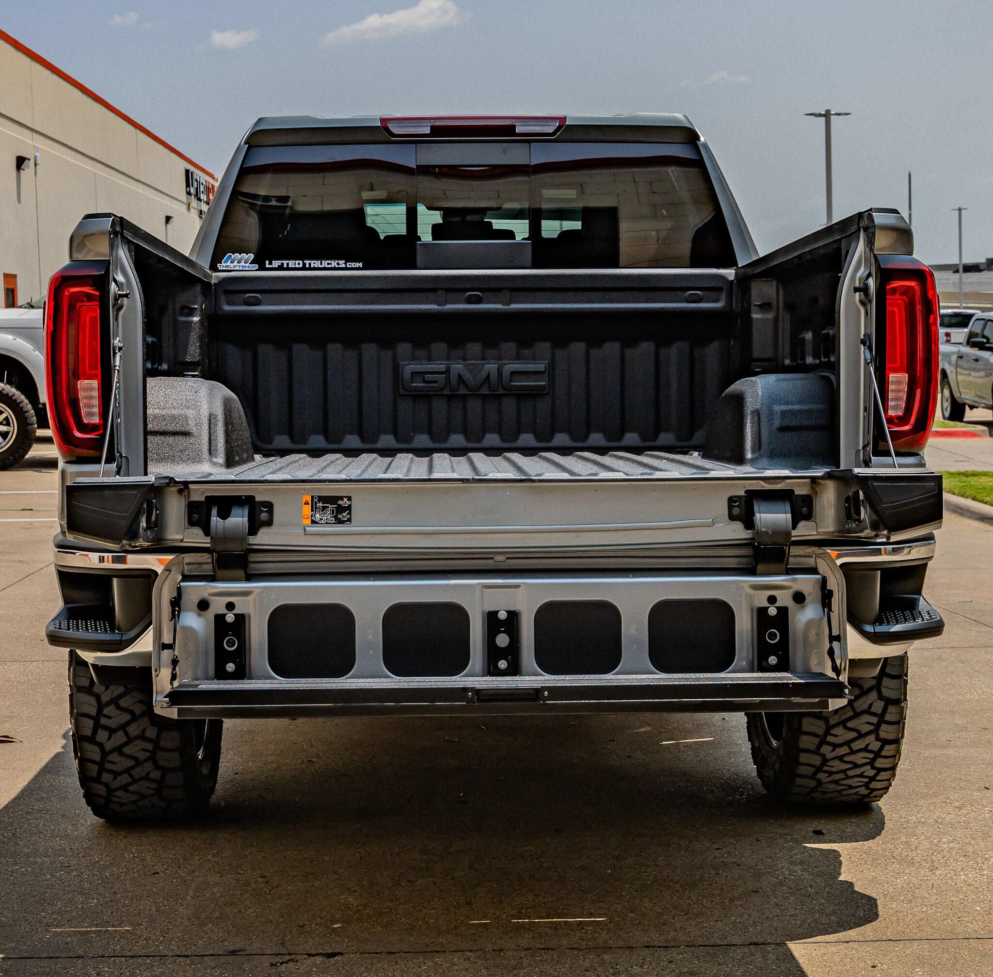 Used 2023 GMC Sierra 1500 SLT w/ SLT Premium Package AWD/4WD image 9