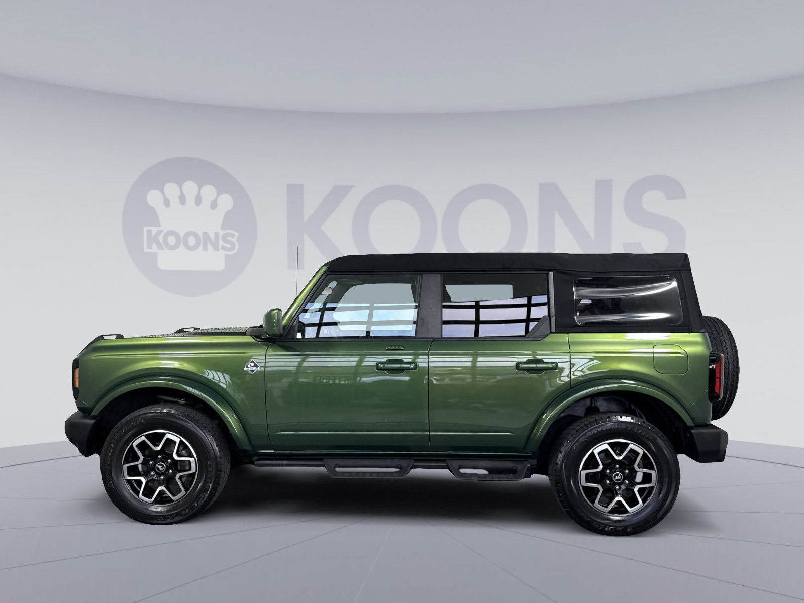 Used 2023 Ford Bronco Outer Banks AWD/4WD image 2