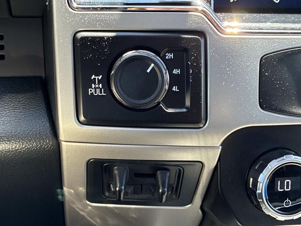 Used 2022 Ford F250 Lariat w/ Black Appearance Package AWD/4WD image 31