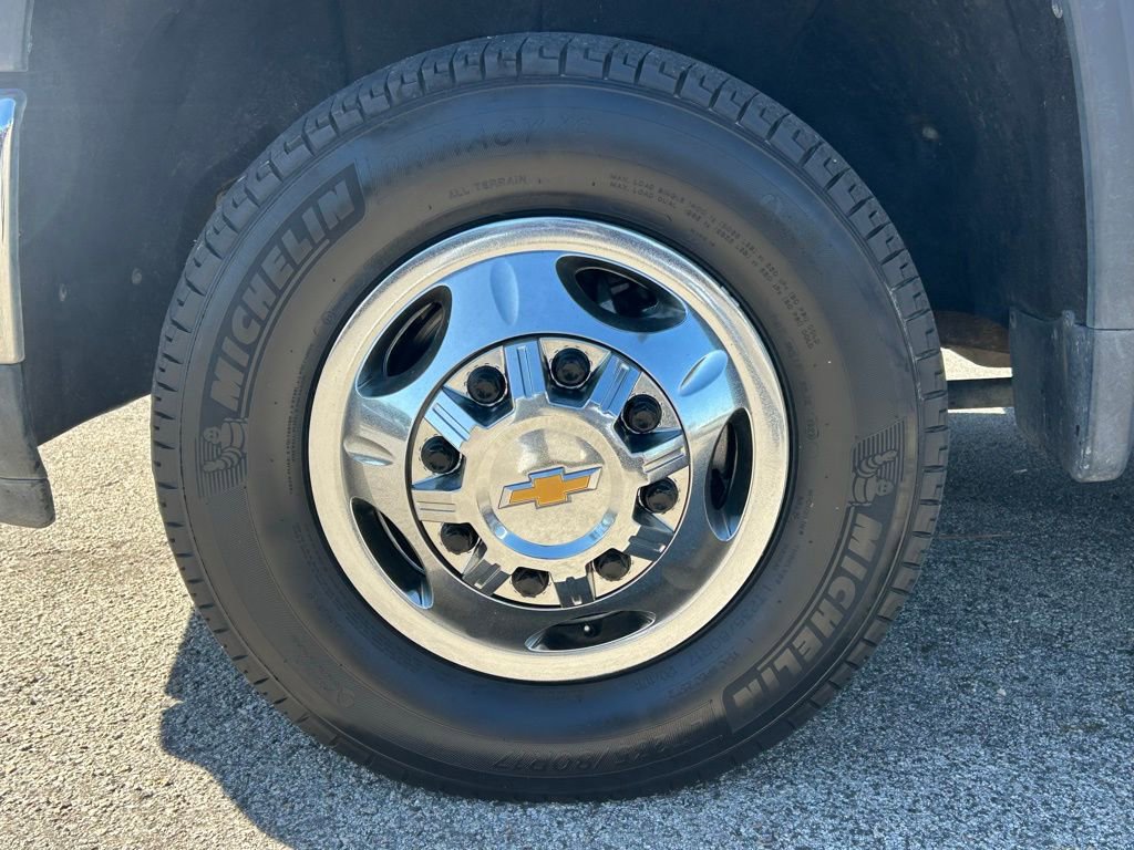 Used 2024 Chevrolet Silverado 3500 LT image 10