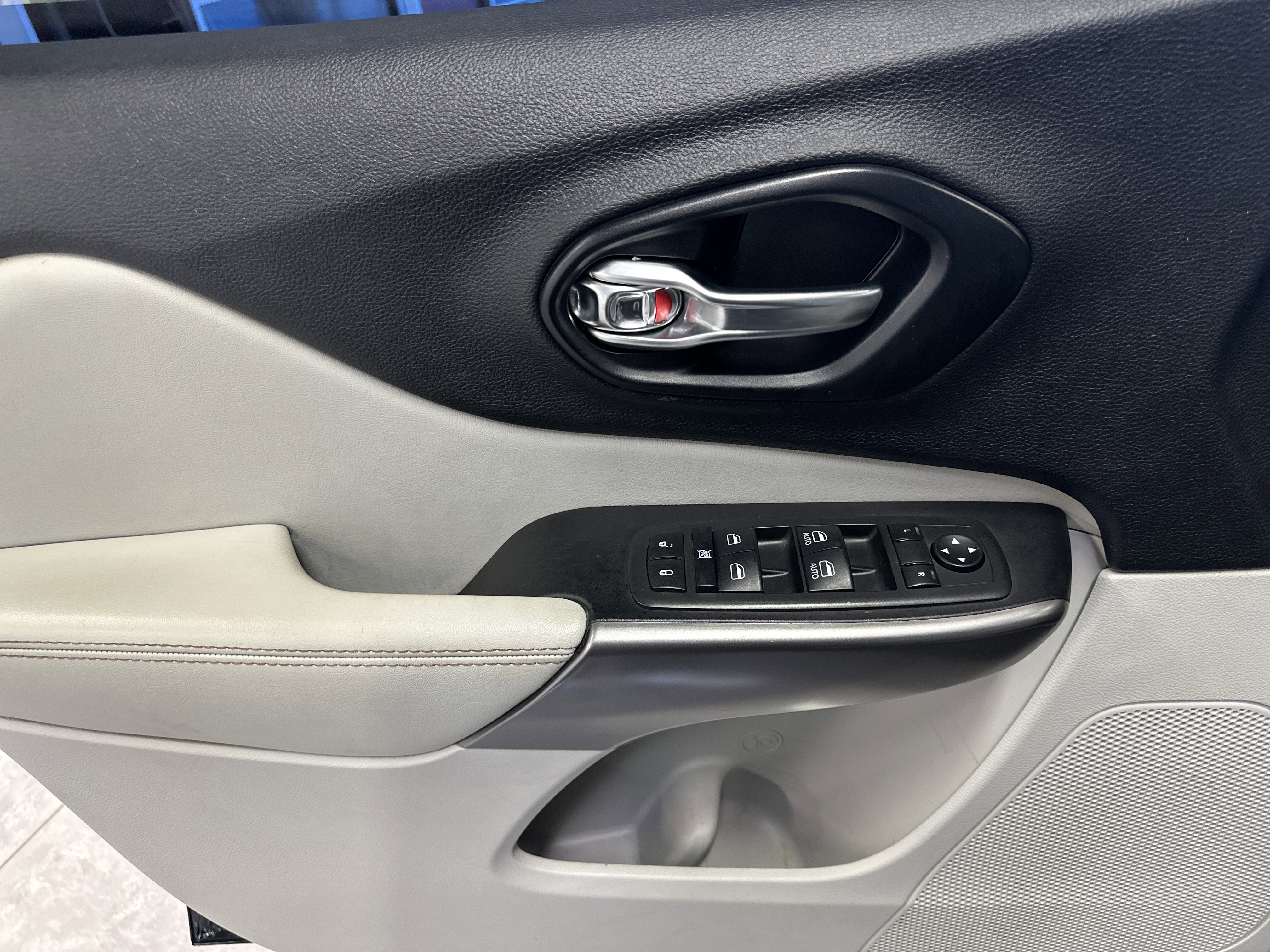 Used 2021 Jeep Cherokee Latitude Lux image 20