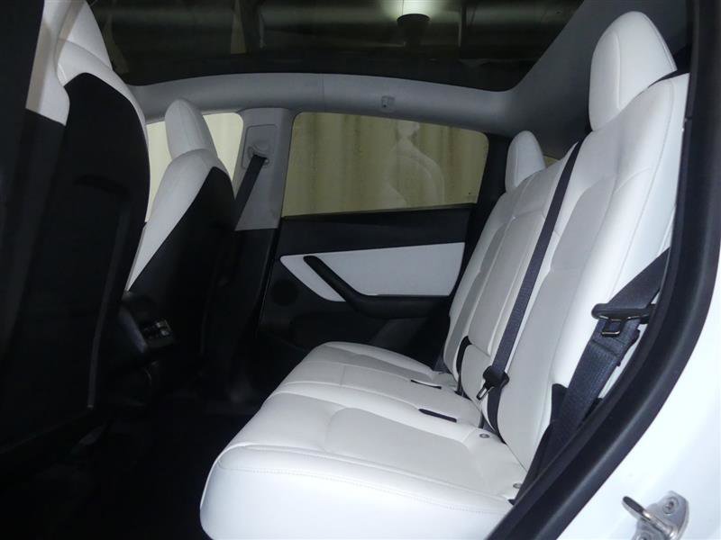 Used 2021 Tesla Model Y Long Range image 3