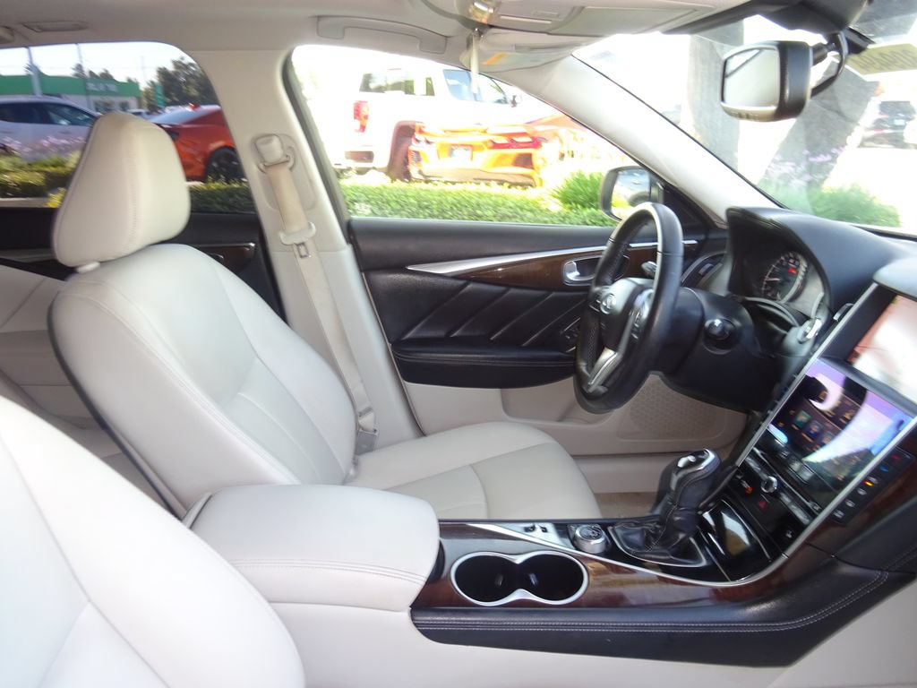 Used 2018 INFINITI Q50 Luxe w/ Essential Package (3.0T Luxe) RWD image 15