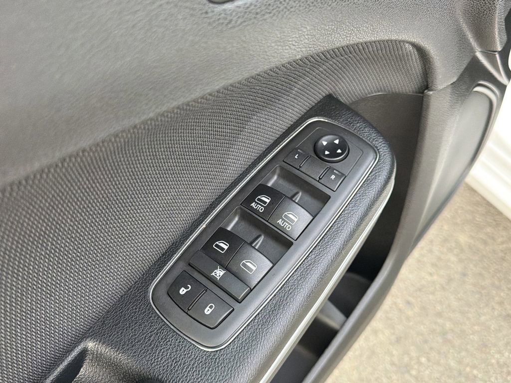 Used 2018 Dodge Charger SXT image 22