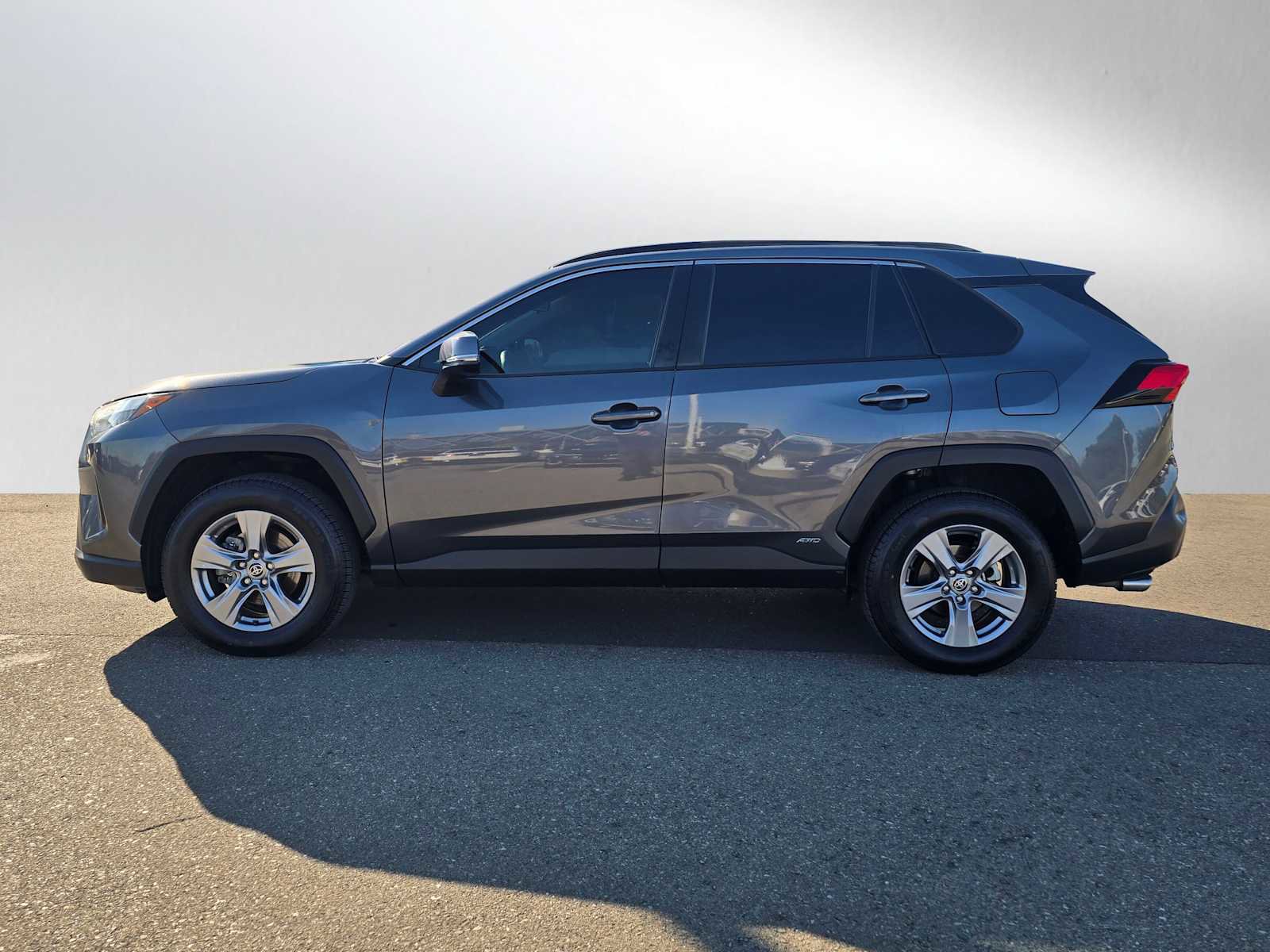 Used 2022 Toyota RAV4 XLE image 6