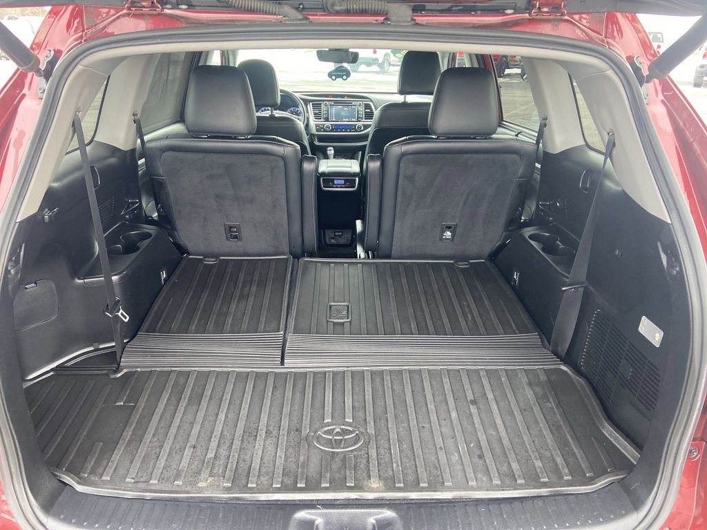 Used 2018 Toyota Highlander SE w/ Protection Package #3 image 26