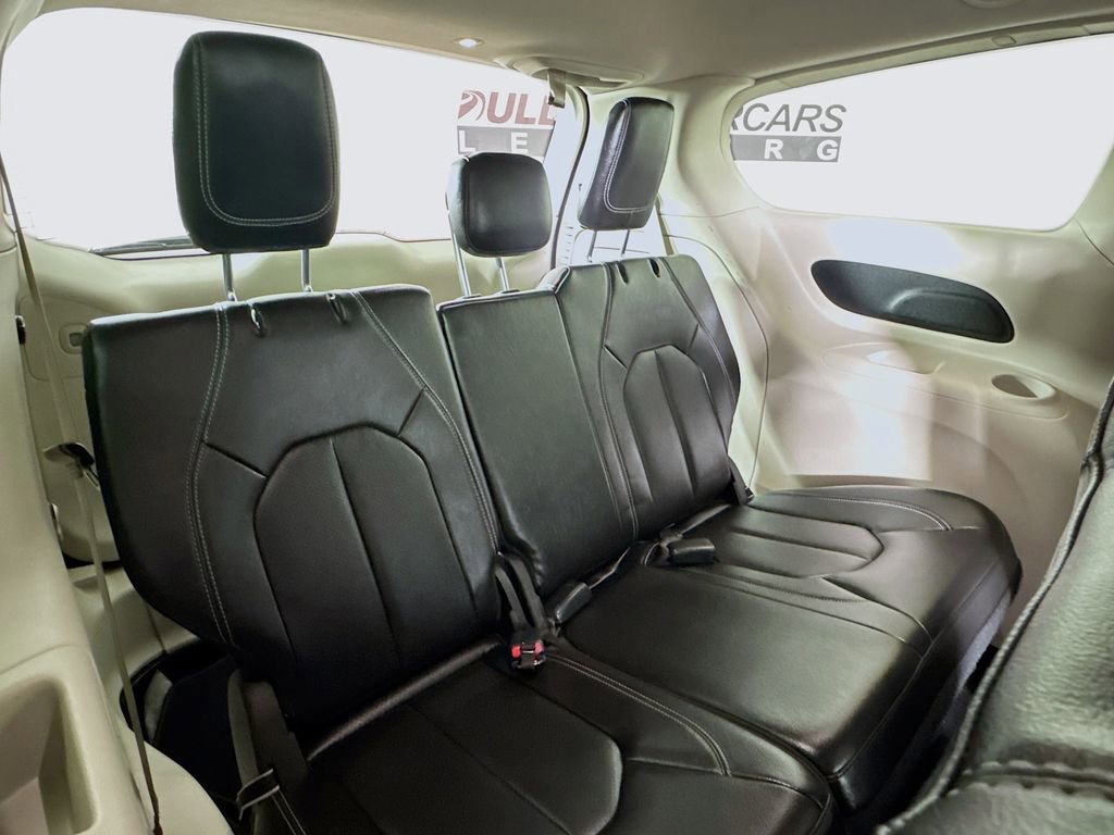 Used 2022 Chrysler Pacifica Touring-L FWD image 27