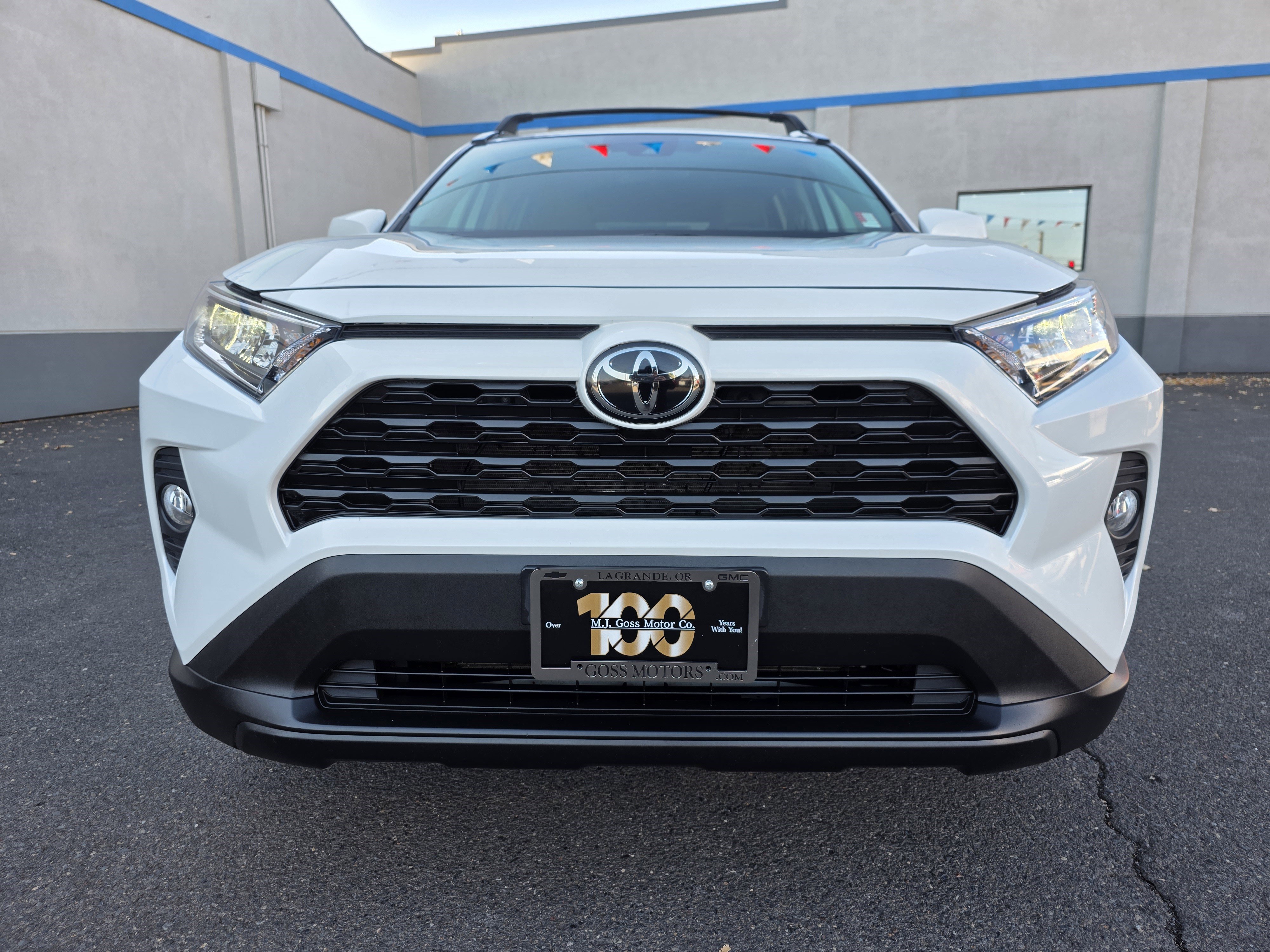 Used 2021 Toyota RAV4 XLE Premium image 2
