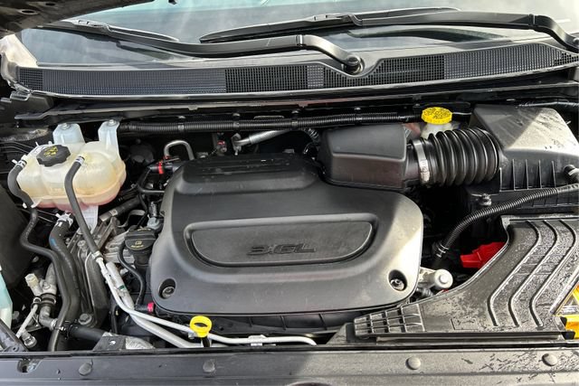 Used 2023 Chrysler Voyager LX FWD image 11