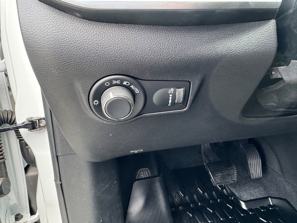 New 2025 Jeep Compass Sport image 19