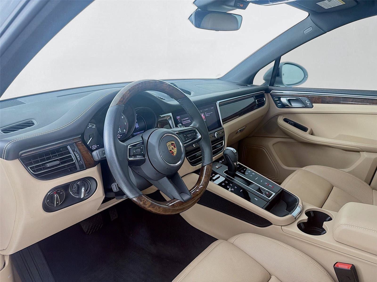 Certified 2023 Porsche Macan Turbo AWD/4WD image 4