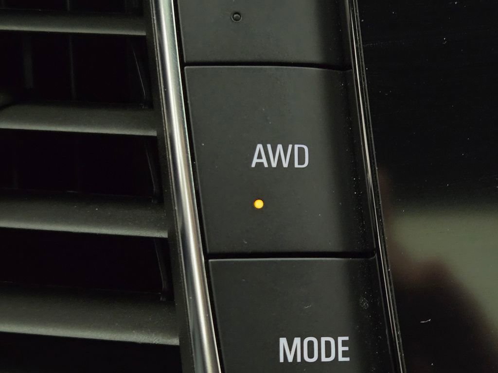 Used 2024 Buick Enclave Essence image 15