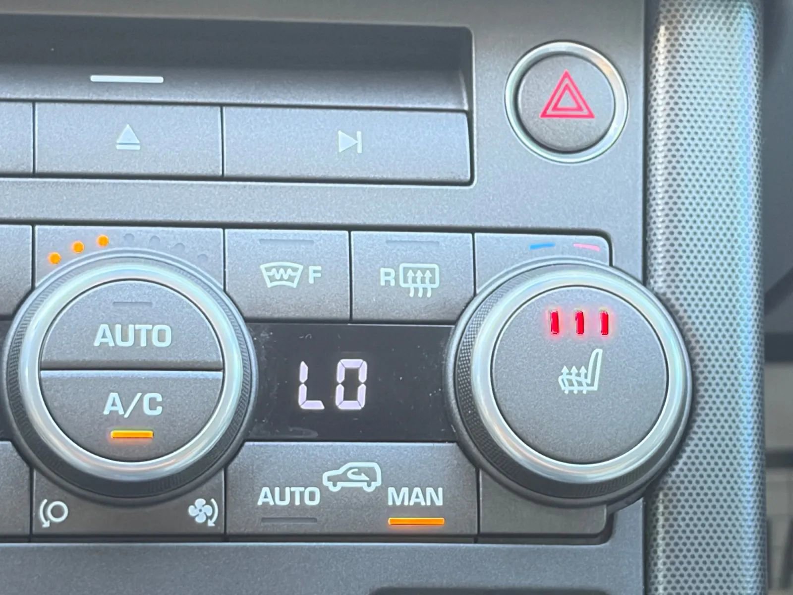 Used 2019 Land Rover Range Rover Evoque SE Premium image 23