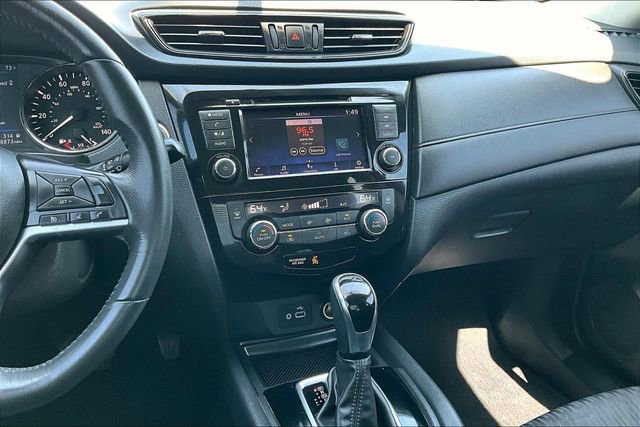 Used 2018 Nissan Rogue SV image 9