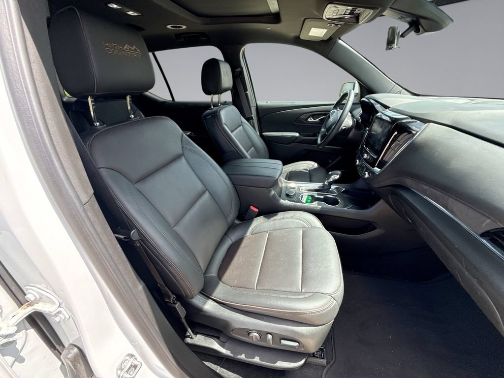 Used 2023 Chevrolet Traverse High Country FWD image 16