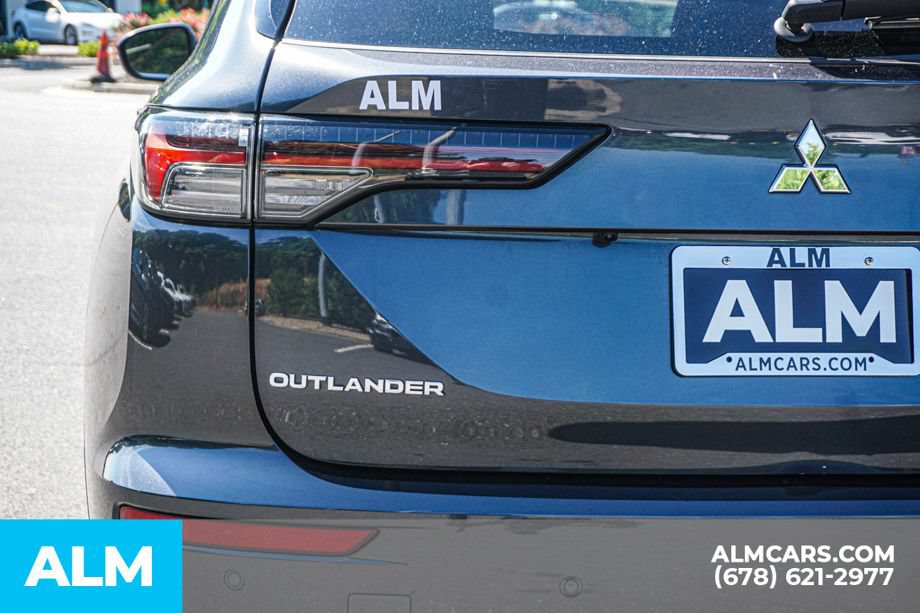 Used 2025 Mitsubishi Outlander SE FWD image 12