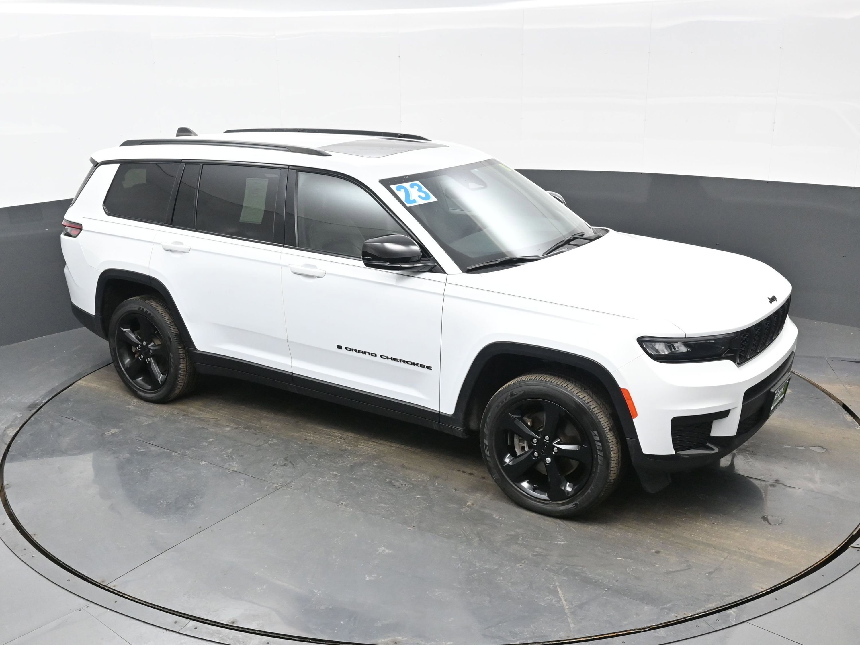 Used 2023 Jeep Grand Cherokee L Laredo image 39