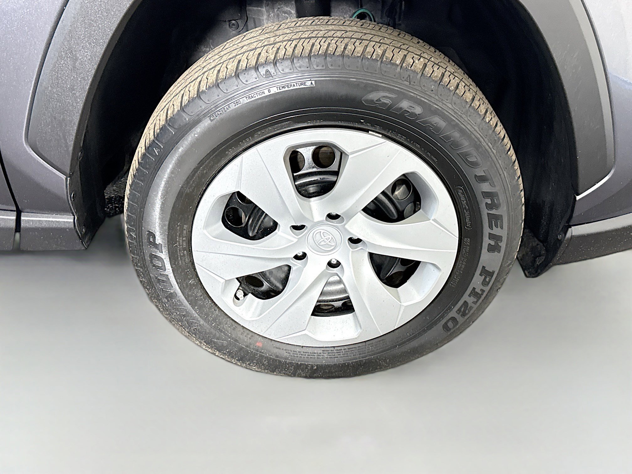 Used 2024 Toyota RAV4 LE image 31