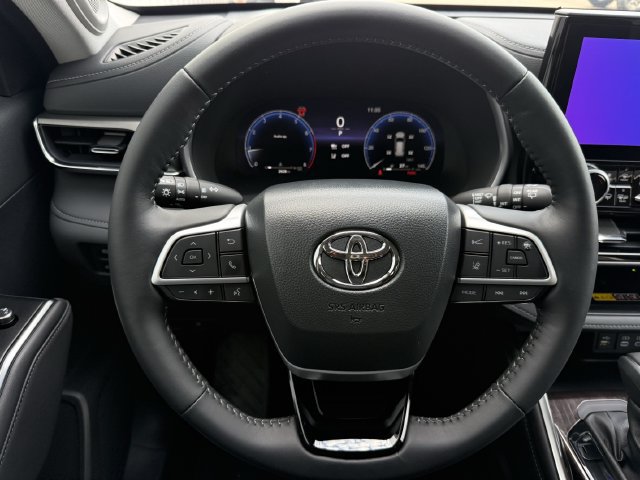 Used 2026 Toyota Highlander Limited AWD/4WD image 12